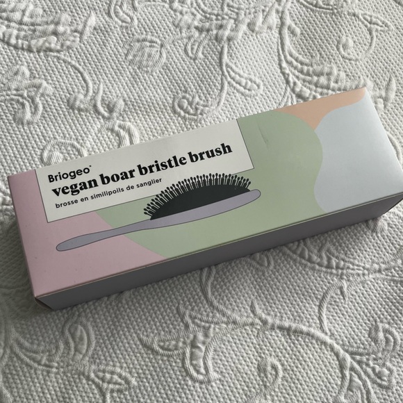 NWT Briogeo Vegan Boar Bristle Brush - Picture 1 of 4